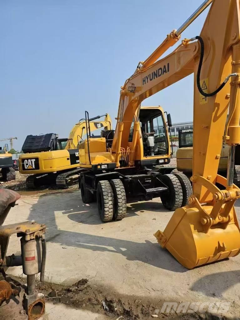 Hyundai HW 150 Ekskavatori uz riteņiem