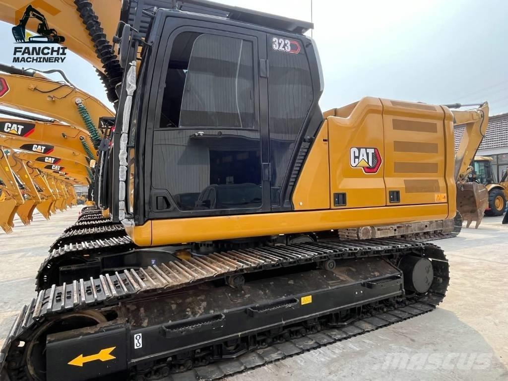 CAT 323 Kāpurķēžu ekskavatori