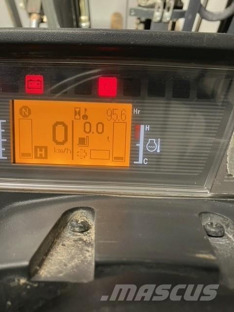 Mitsubishi FD25N3 Tehnika ar dīzeļa dzinēju