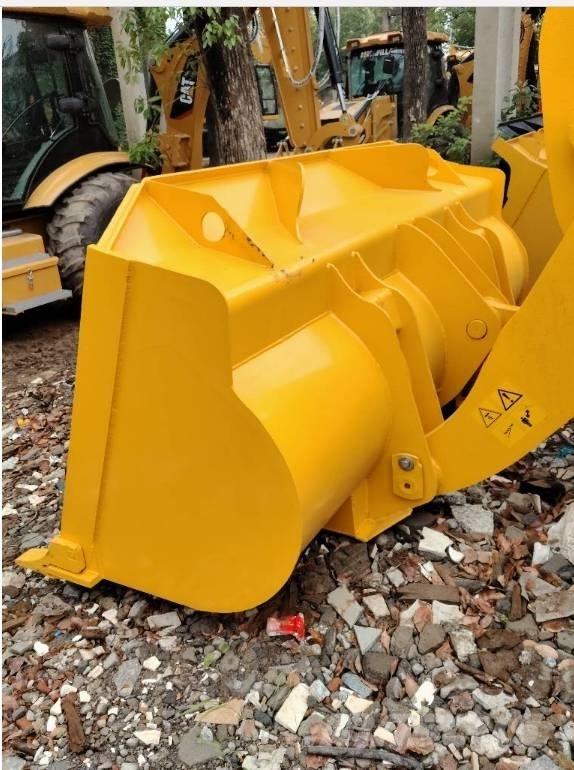 Komatsu WA 320-5 Iekrāvēji uz riteņiem