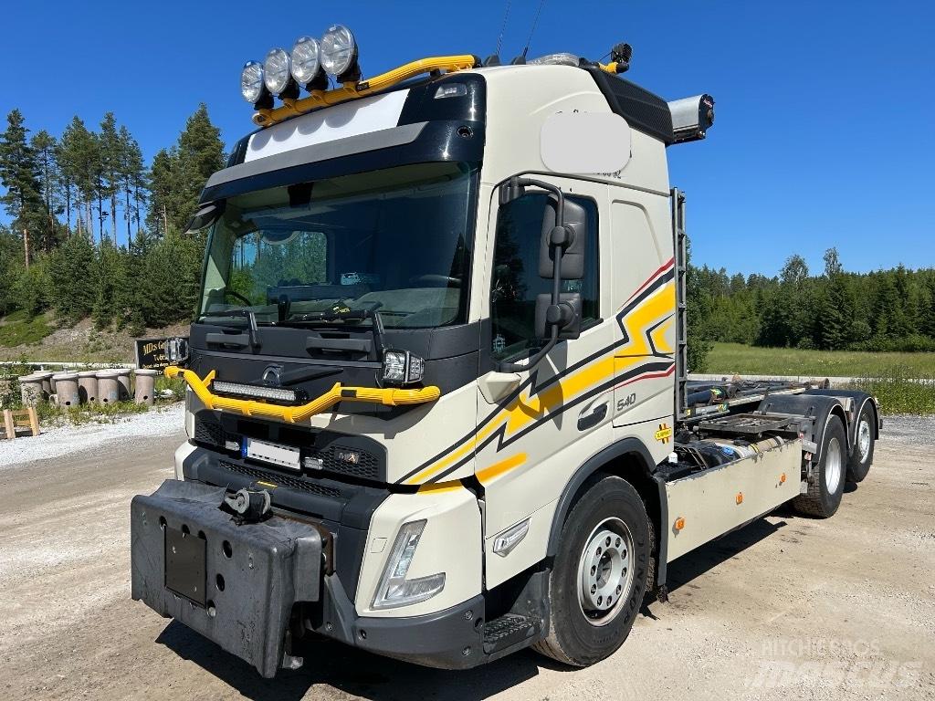 Volvo FMX 540 Treileri ar āķi