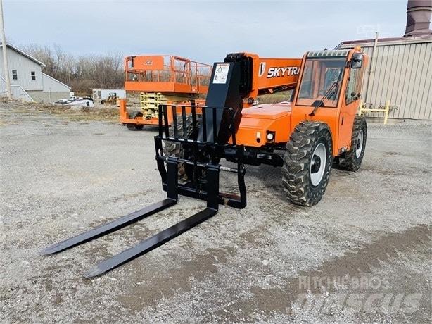 SkyTrak 8042 Teleskopiskie manipulatori