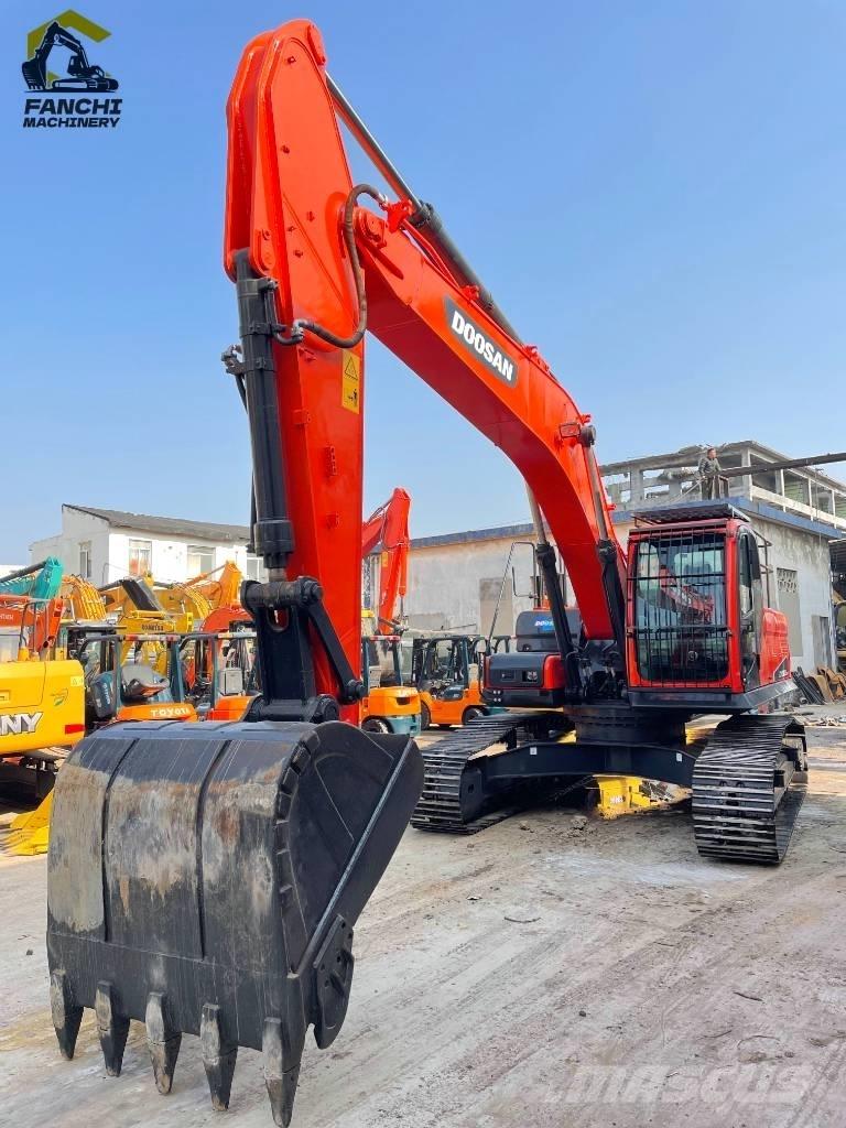 Doosan DX 300 LCA Kāpurķēžu ekskavatori