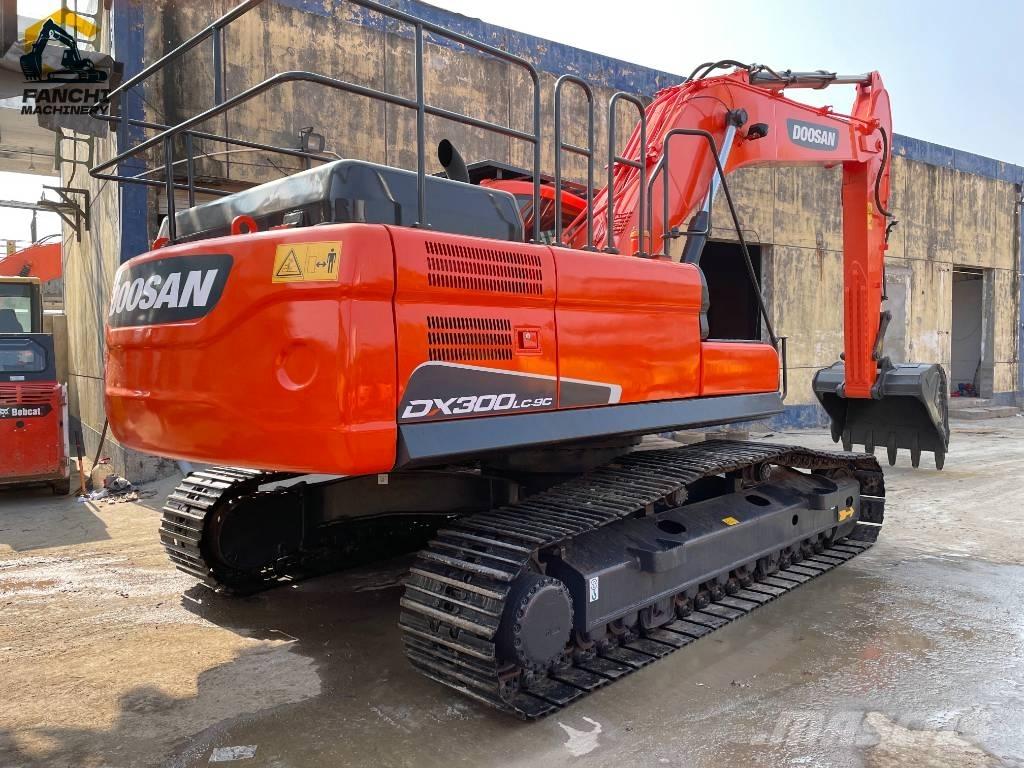 Doosan DX 300 LCA Kāpurķēžu ekskavatori