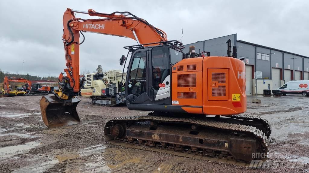 Hitachi ZX225USLC-6 Kāpurķēžu ekskavatori