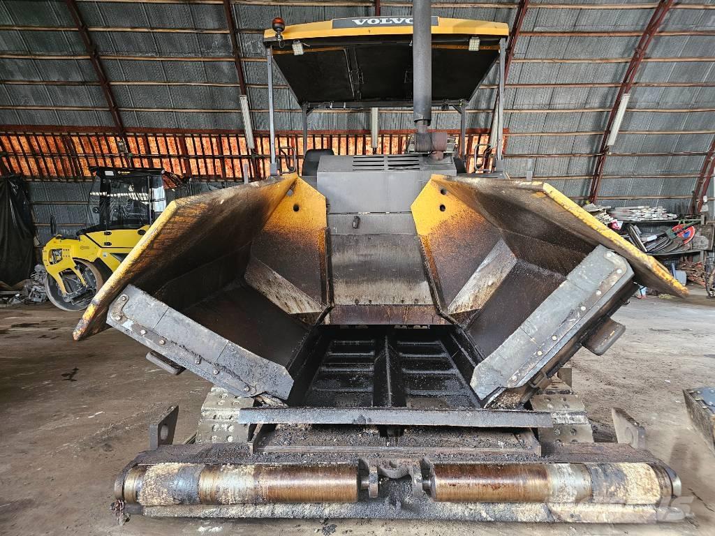 Volvo P6820C Asfalta klājēji