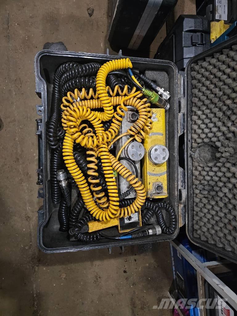 Volvo P6820C Asfalta klājēji