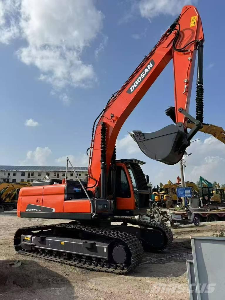 Doosan 225 LCA Kāpurķēžu ekskavatori