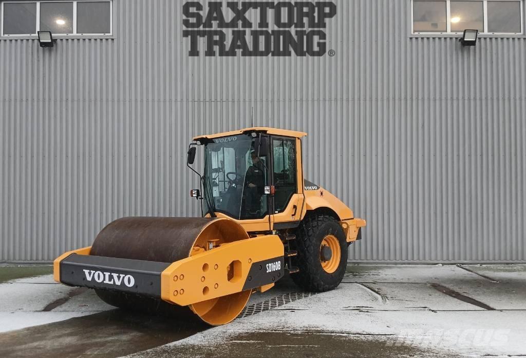 Volvo SD160 B, Vält Pneimatiskie veltņi