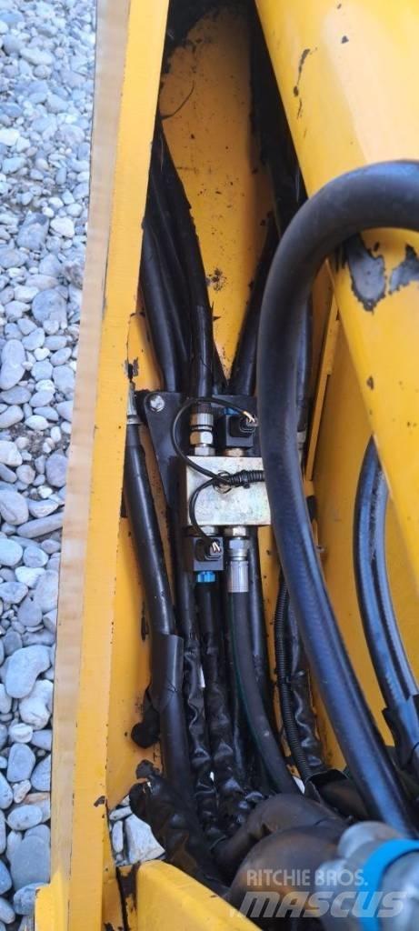 JCB 3 CX Ekskavatori-iekrāvēji