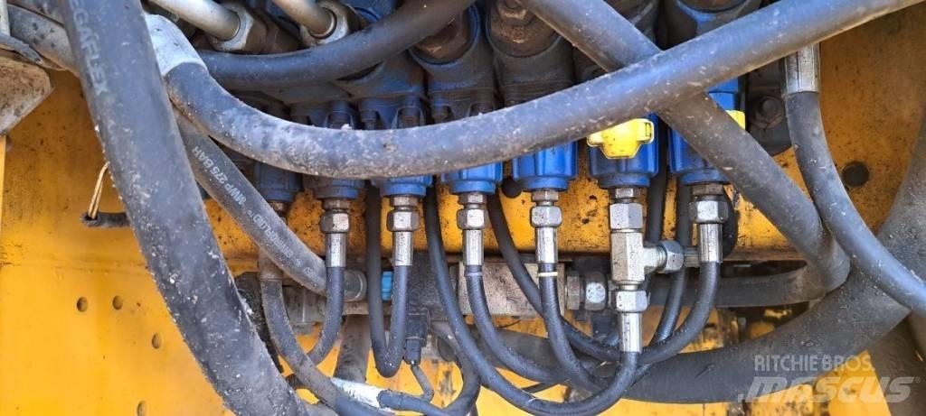 JCB 3 CX Ekskavatori-iekrāvēji