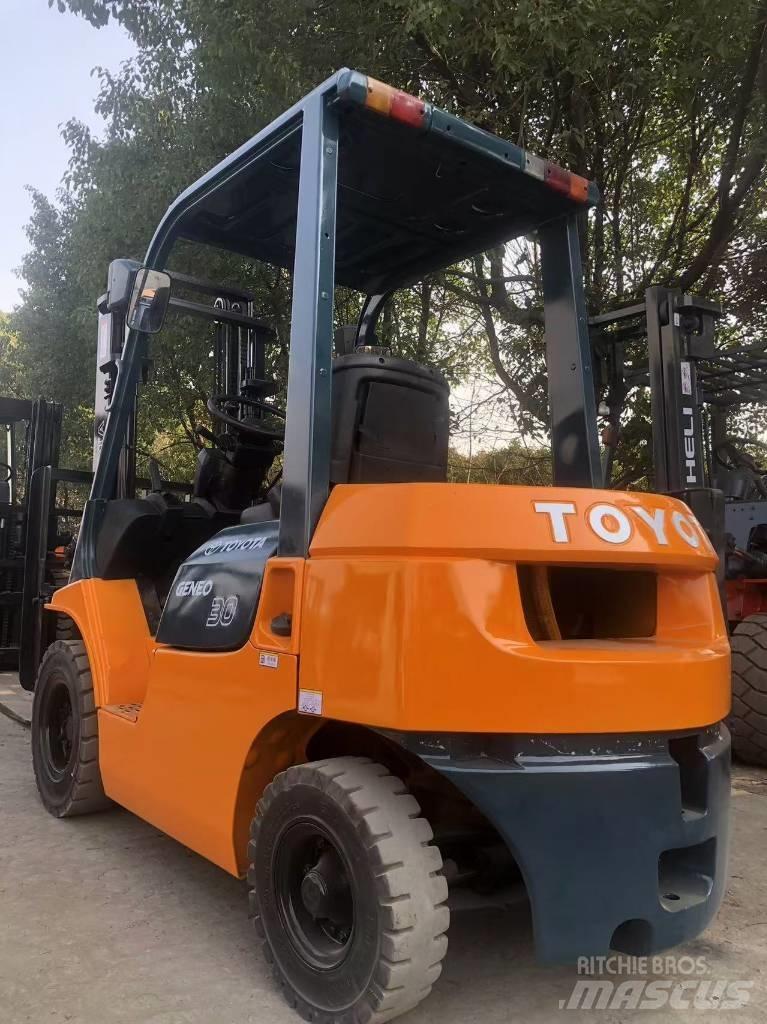 Toyota FD 30 Tehnika ar dīzeļa dzinēju