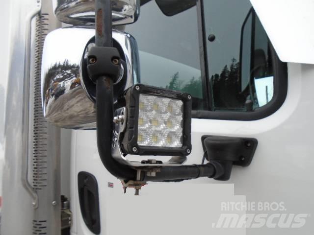 Freightliner M2 106 Furgons
