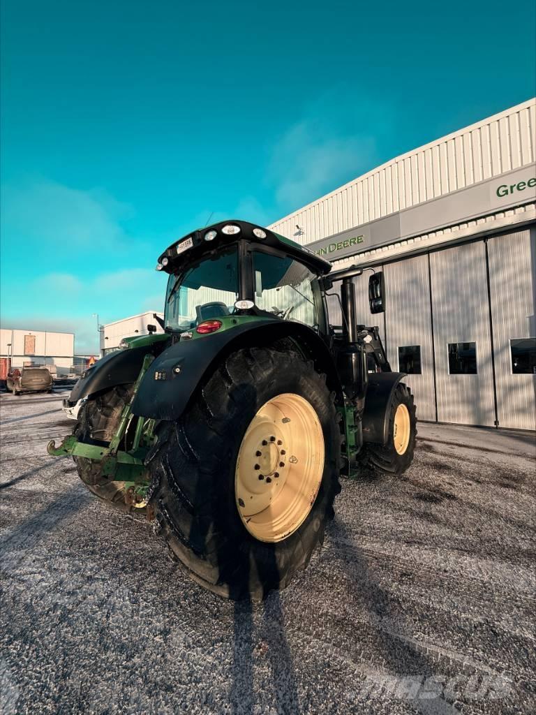 John Deere 6215R AP Traktori