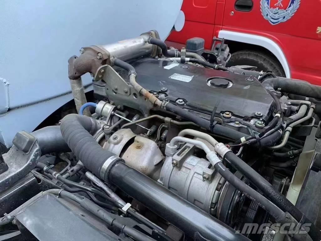 Isuzu ELF 4x2 Ūdens mašīnas