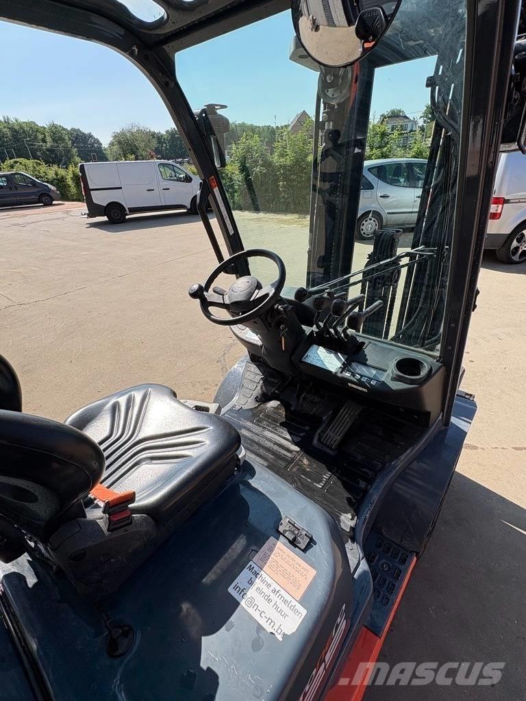 Toyota 8 FDF 25 Tehnika ar dīzeļa dzinēju