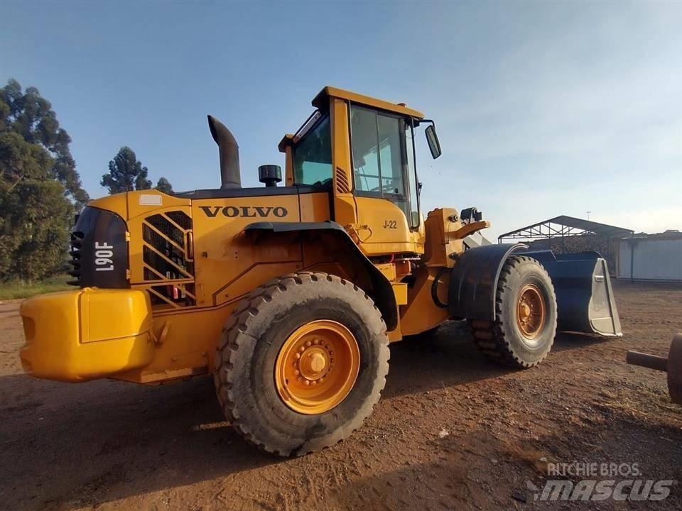 Volvo L90F Iekrāvēji uz riteņiem