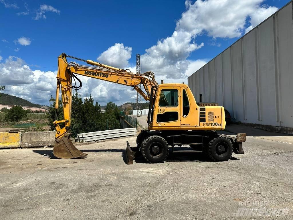 Komatsu PW130 ES-6K Ekskavatori uz riteņiem