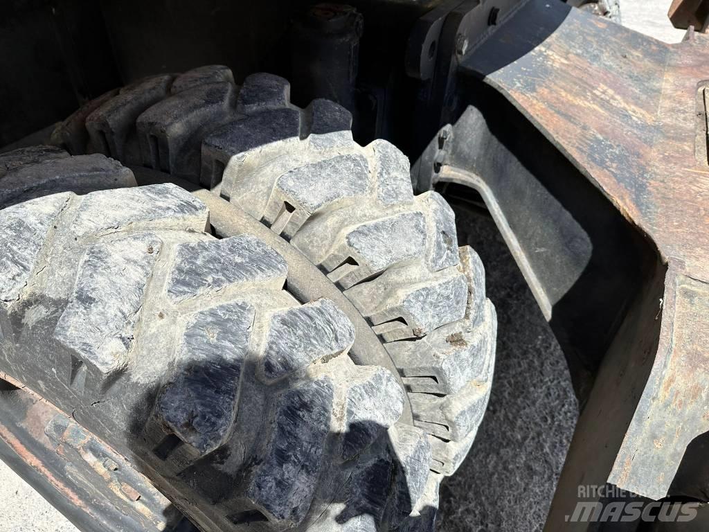 Komatsu PW130 ES-6K Ekskavatori uz riteņiem