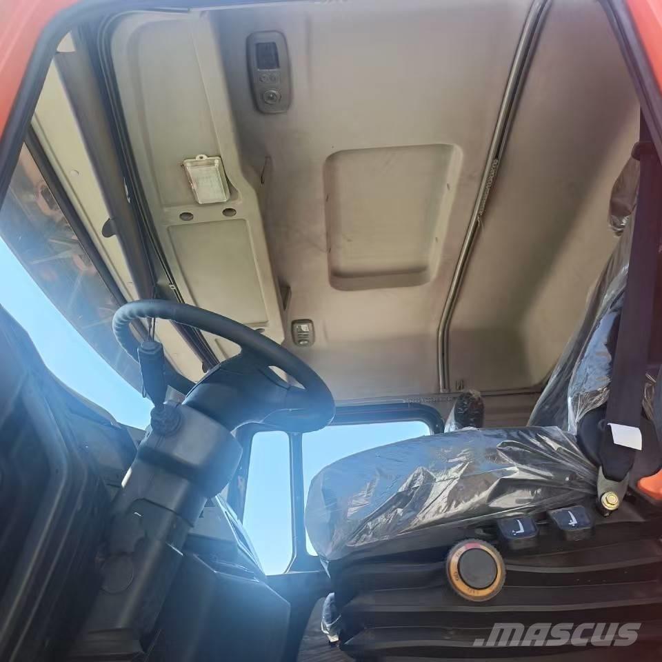 Shacman F3000 8X4 Pašizgāzējs