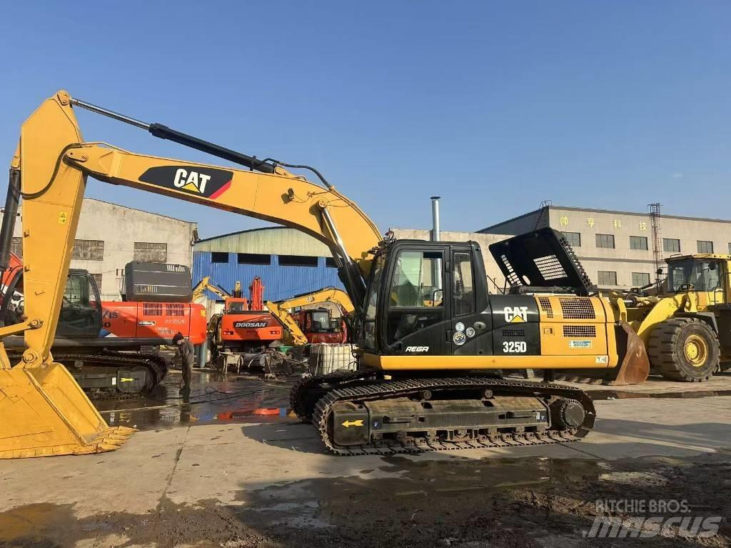 CAT 325 D L Kāpurķēžu ekskavatori
