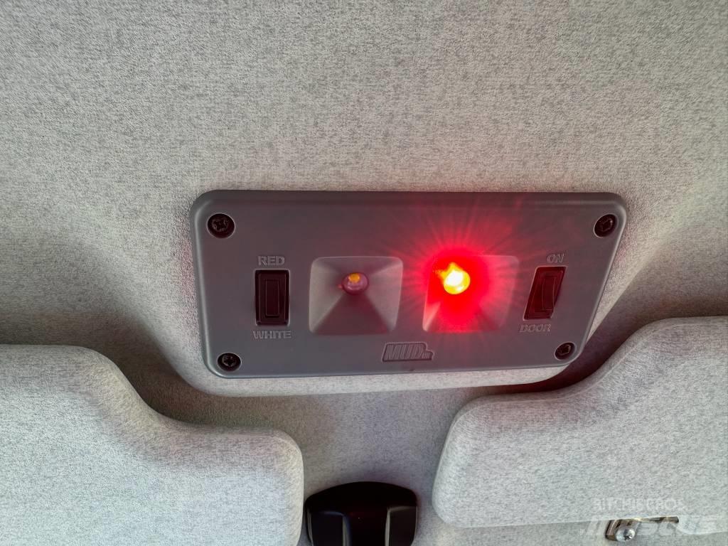 Land Rover Defender Automašīnas