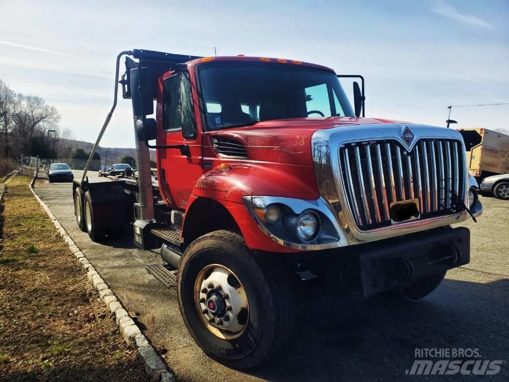 International WS7400 Treileri ar āķi