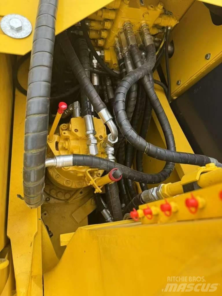 Komatsu 160-7 Kāpurķēžu ekskavatori