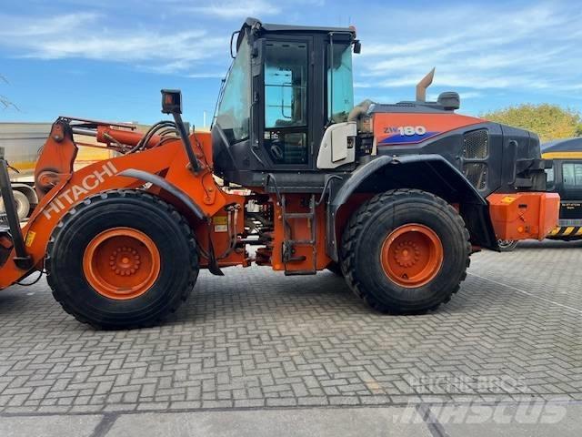 Hitachi ZW 180-6 Iekrāvēji uz riteņiem