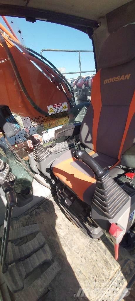 Doosan DX 300 LC Kāpurķēžu ekskavatori