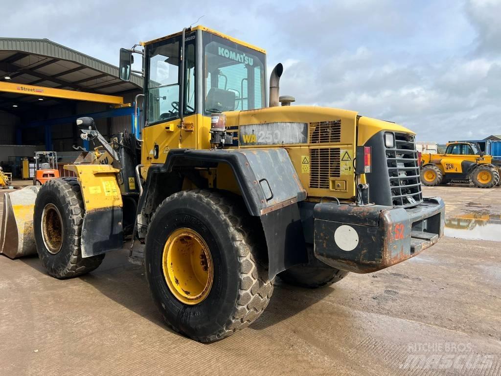 Komatsu WA 250-5H Iekrāvēji uz riteņiem