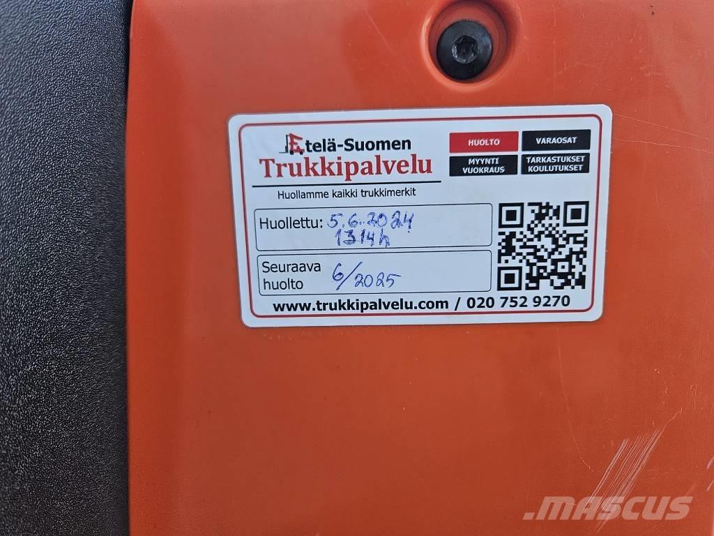 Toyota LWE 200 (myyty) Hidrauliskās stalažas ar platformu