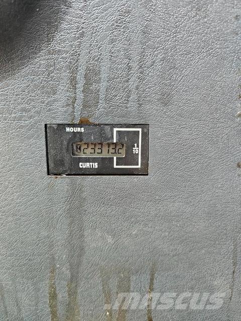 Hyundai Robex 300 LC Kāpurķēžu ekskavatori