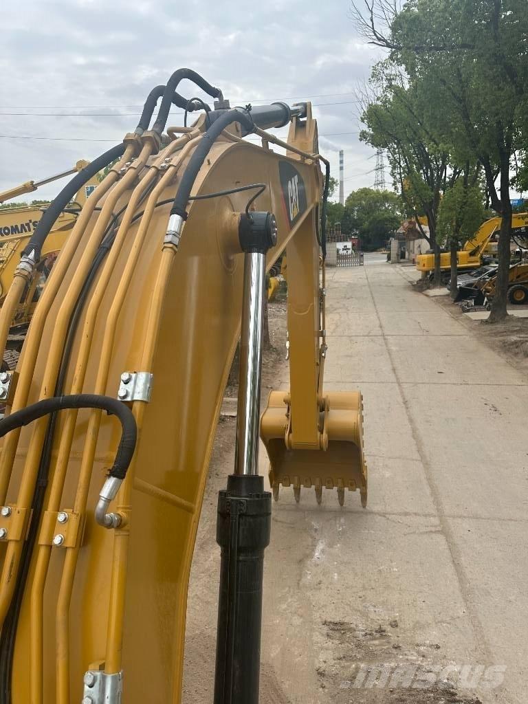 CAT CAT330D Vidēja lieluma ekskavatori 7 t - 12 t