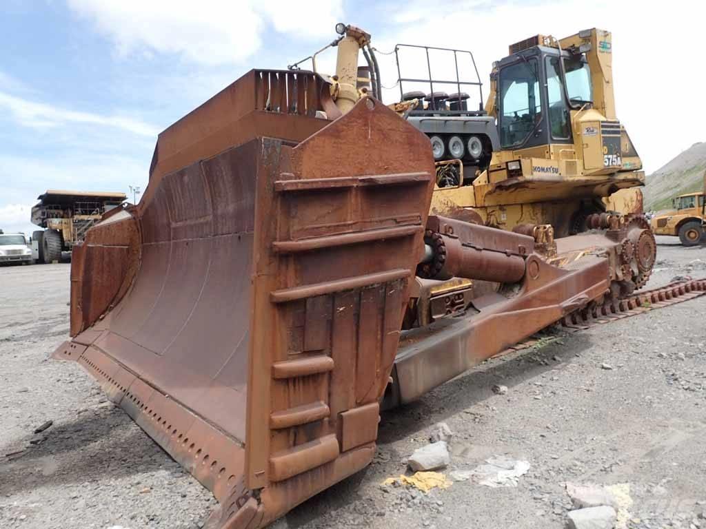 Komatsu D 575 A-3 Kāpurķēžu buldozeri