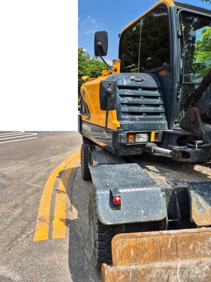 Hyundai 65A Ekskavatori uz riteņiem