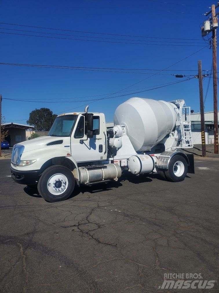 International 4300 Platformas/izkraušana no sāniem