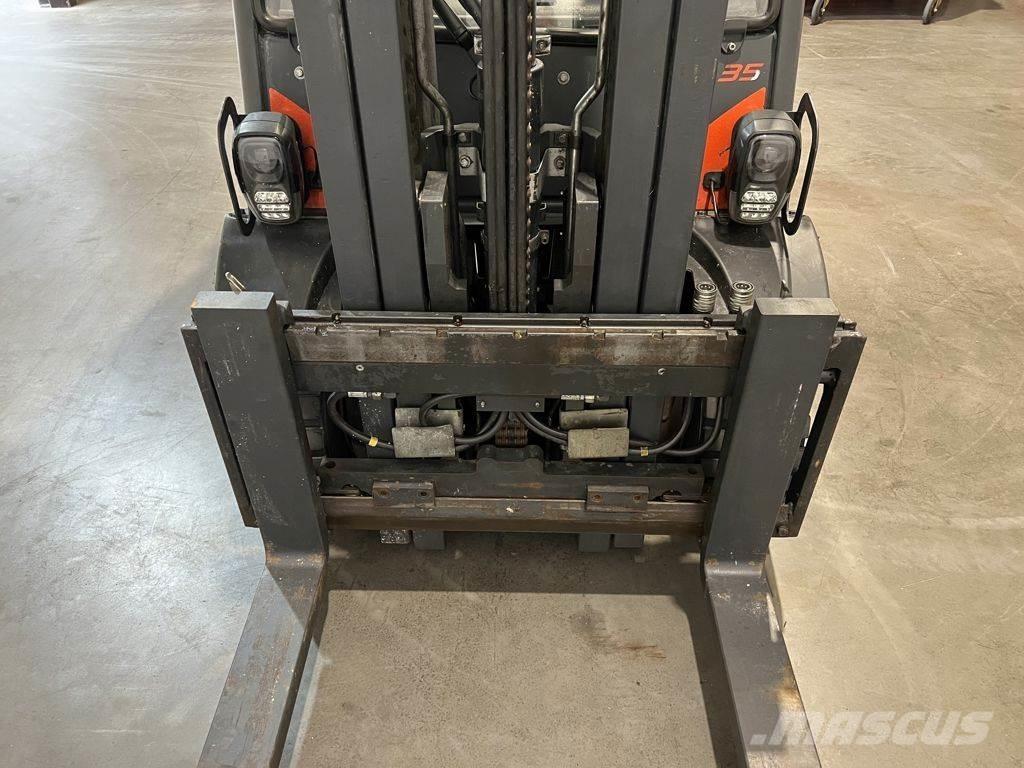 Linde H35D-02 Tehnika ar dīzeļa dzinēju