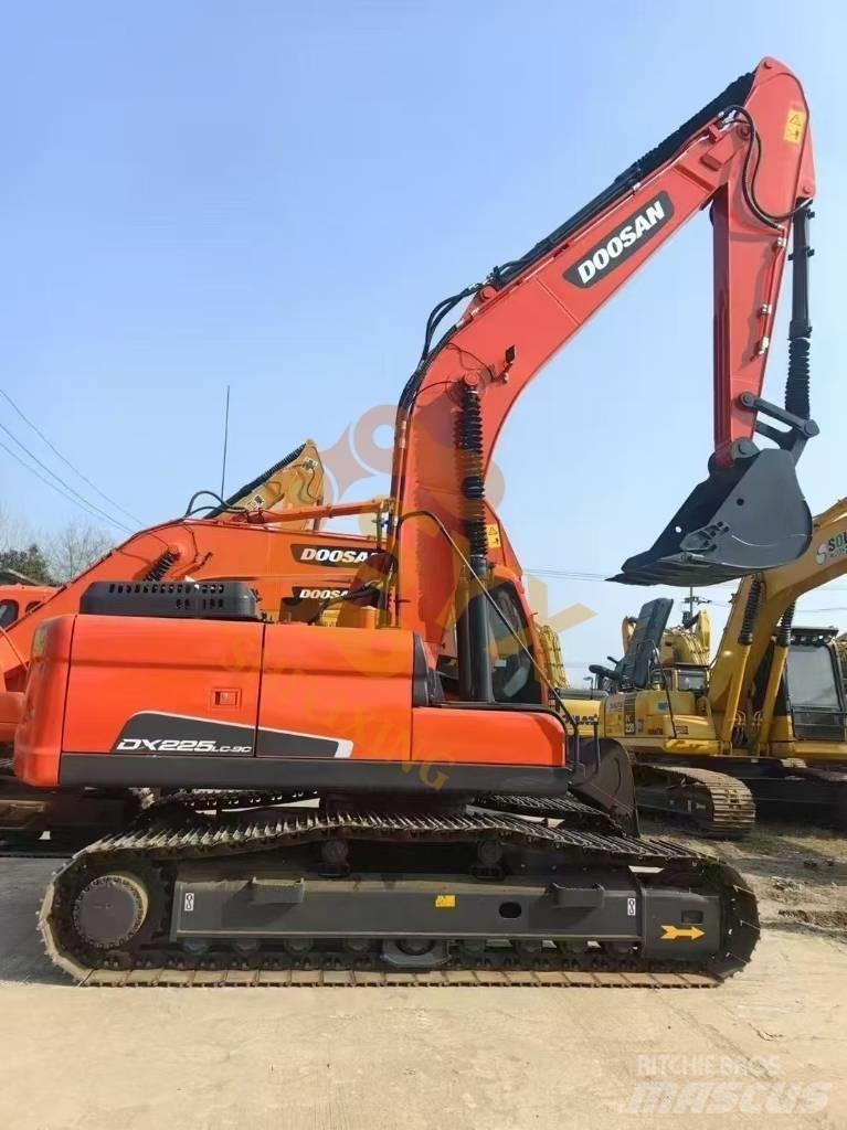 Doosan DX 225 LC Kāpurķēžu ekskavatori