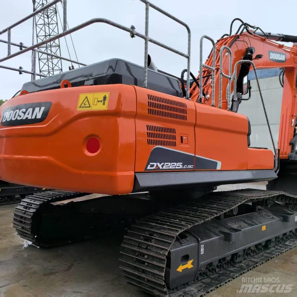 Doosan DX 225 LC Kāpurķēžu ekskavatori