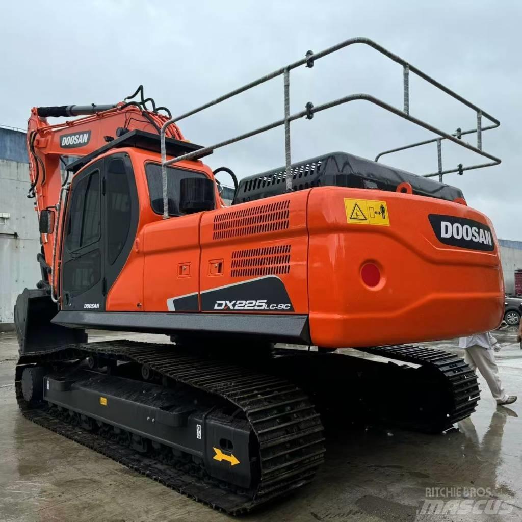 Doosan DX 225 LC Kāpurķēžu ekskavatori