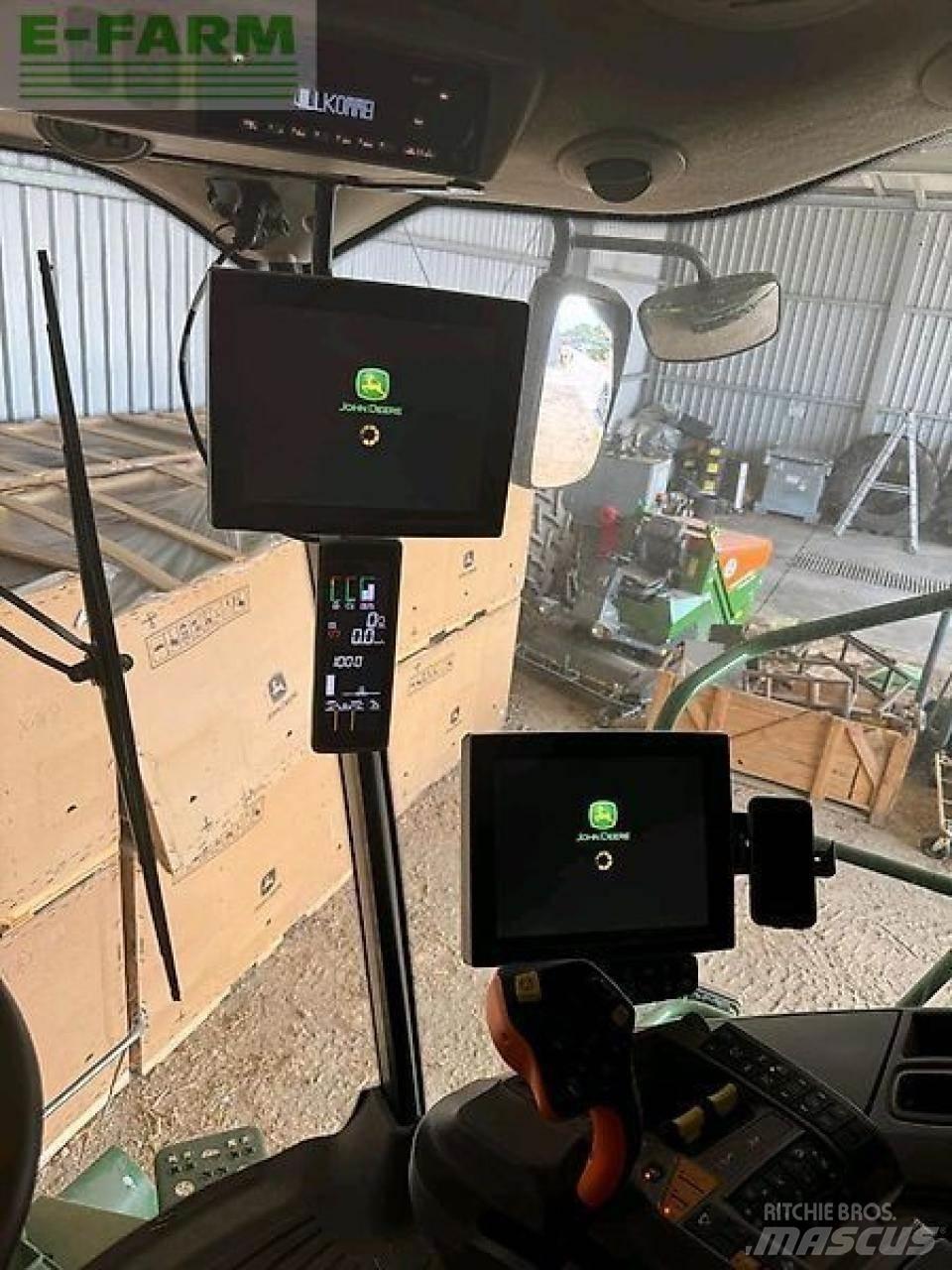 John Deere s 780 Ražas novākšanas kombaini