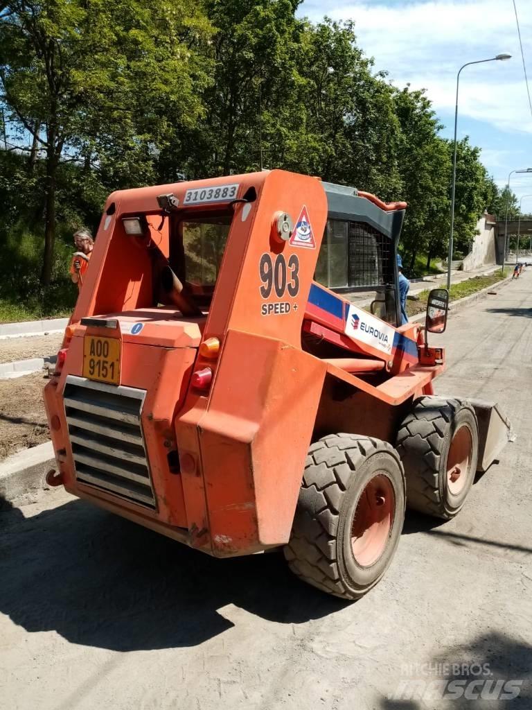 Locust L 903 SPEED Lietoti riteņu kompaktiekrāvēji