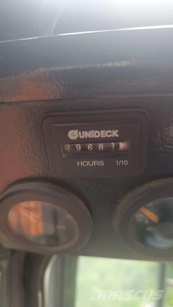 Locust L 903 SPEED Lietoti riteņu kompaktiekrāvēji