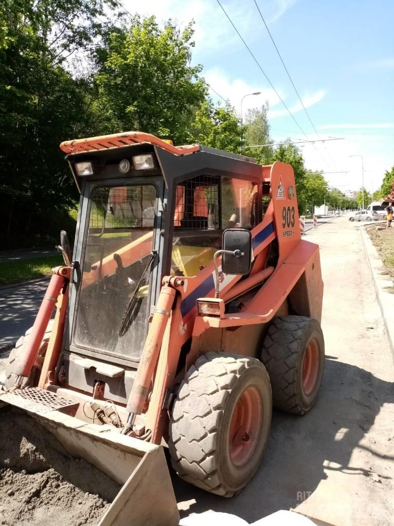Locust L 903 SPEED Lietoti riteņu kompaktiekrāvēji