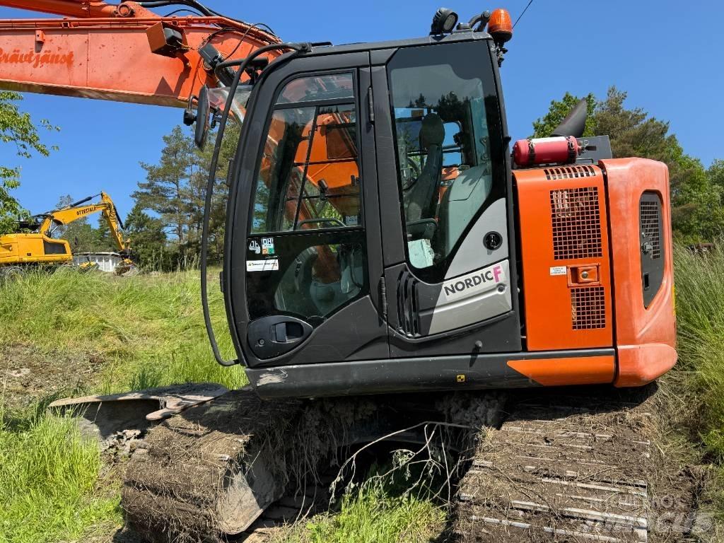 Hitachi ZX135USBL-6 Kāpurķēžu ekskavatori