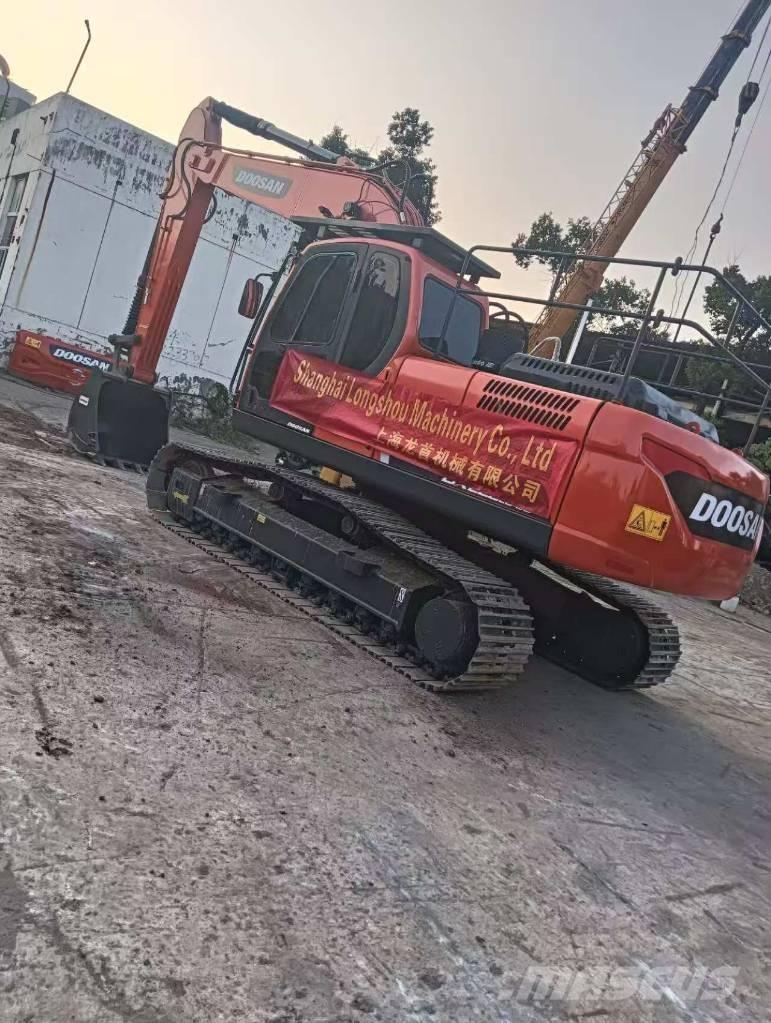 Doosan DX225LC-9C Kāpurķēžu ekskavatori