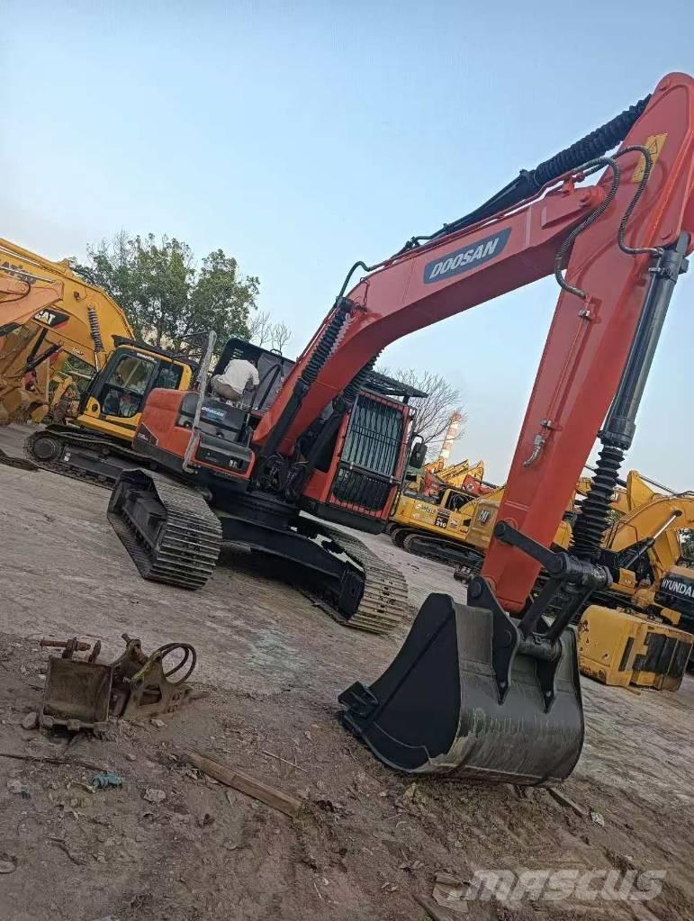 Doosan DX225LC-9C Kāpurķēžu ekskavatori