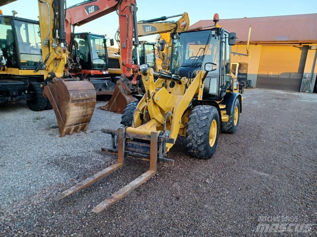 CAT 907 M Iekrāvēji uz riteņiem