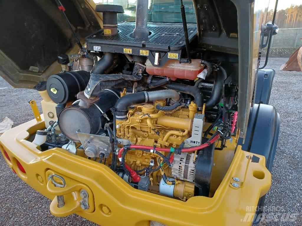 CAT 907 M Iekrāvēji uz riteņiem